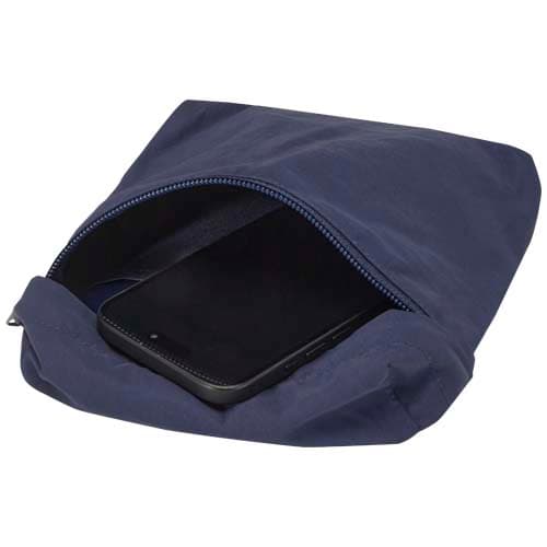 Arca - torba typu crossbody (przewieszana na ukos), wykonana z recyklingowanego poliamidu z cetyfikatem GRS