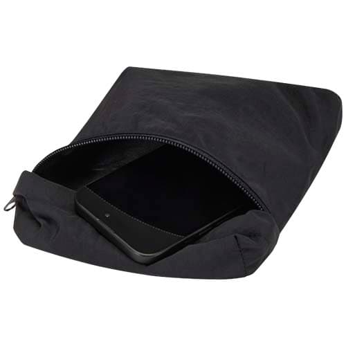 Arca - torba typu crossbody (przewieszana na ukos), wykonana z recyklingowanego poliamidu z cetyfikatem GRS