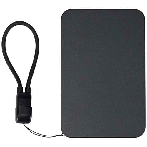 Powerbank SMART o pojemności 5000 mAh, wykonany z tworzywa sztucznego pochodzącego z recyklingu, ze smyczą na szyję