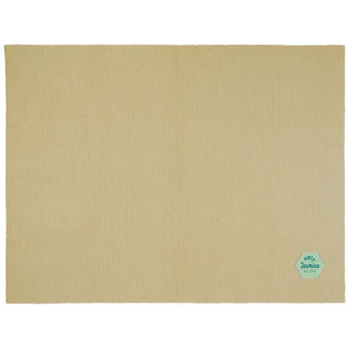 Suzy koc z dzianiny poliestrowej z certyfikatem GRS o wymiarach 150 x 120 cm